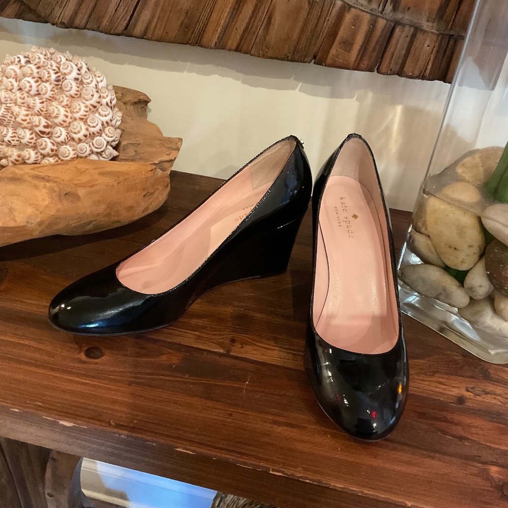 Kate Spade Women’s Black Patent Leather Wedge Heels Pumps, Size 7